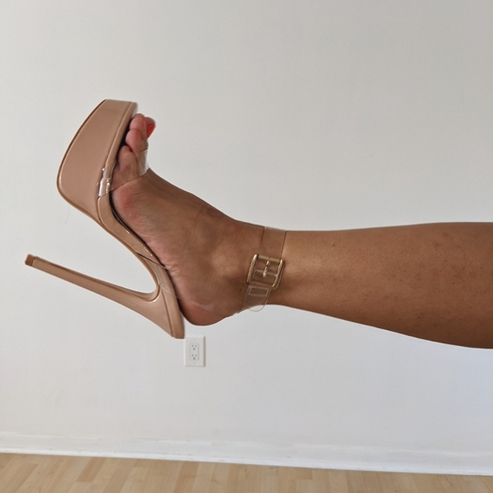 High heel shoes , pretty little thing size 5,5 beige